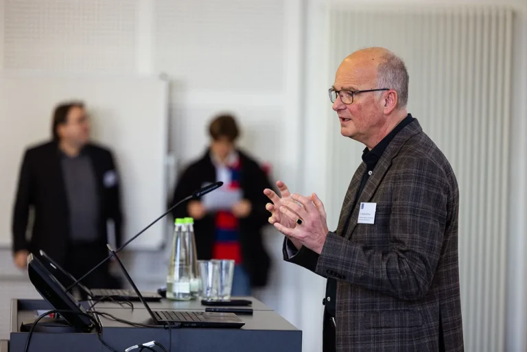 Dr. Michael Klimke, CEO, Bayerische KI-Agentur bei seinem Grußwort ©Sebastian Buff für vbw