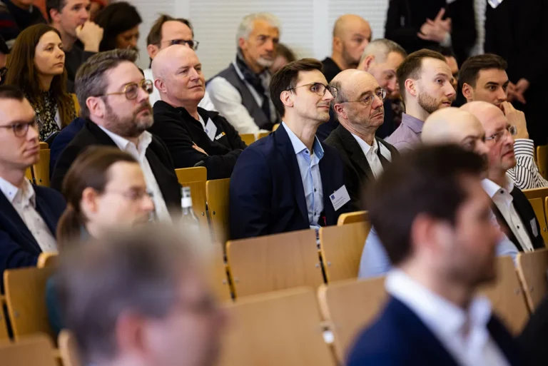 Interessiertes Publikum der Fachtagung im Vorlesungssaal der Universität Bamberg ©Sebastian Buff für vbw