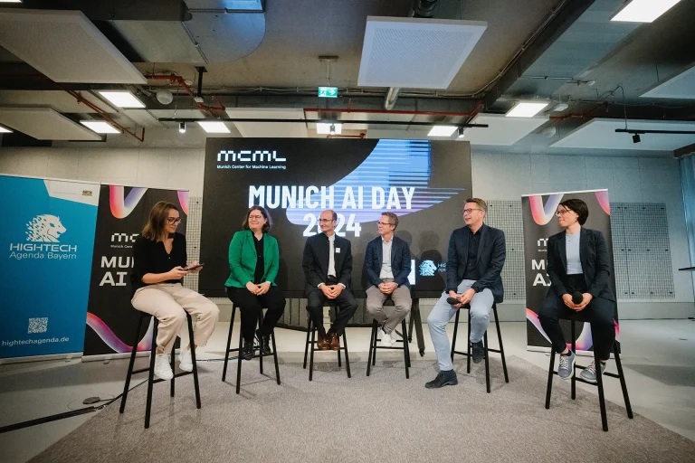 Panelisten: Barbara Plank vom MCML, MCML-Direktor Daniel Cremers, ständiger Gast im Bayerischen KI-Rat Andreas Liebl von appliedAI, Bayerns Wissenschaftsminister Markus Blume und Tina Klüwer vom BMBF © MCML/Flo Huber