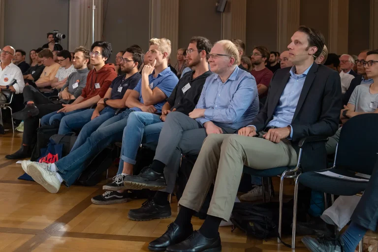 Publikum in der BAdW mit Prof. Efros und KI-Ratsmitglied Prof. Ommer in der ersten Reihe © Monika Wrba